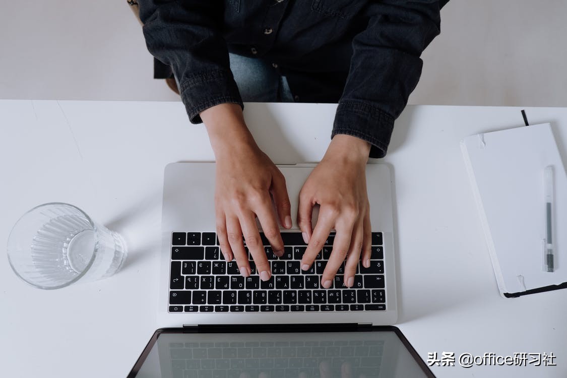 如何使用Excel制作会议席位牌？这个方法又快又简单