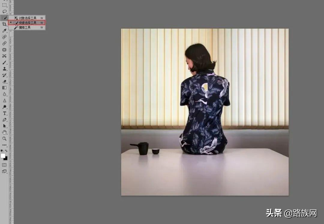 PS剪贴蒙版快速给模特换衣